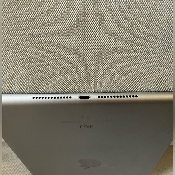 🍏 Apple iPad 5th Generation - Picture 3 of 14